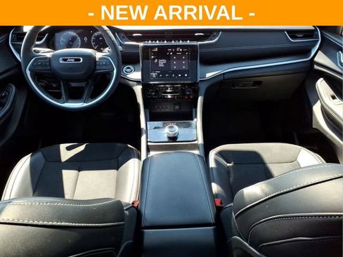 Used 2024 Jeep Grand Cherokee L Altitude AWD/4WD image 14
