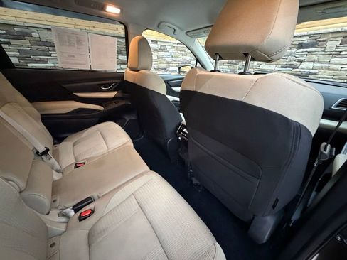 Used 2022 Subaru Ascent Premium w/ Convenience Package AWD/4WD image 31