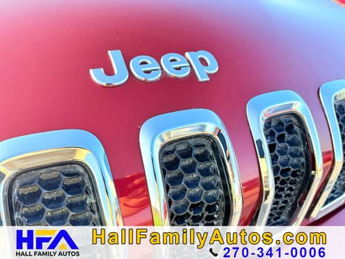 Used 2017 Jeep Cherokee Overland image 9