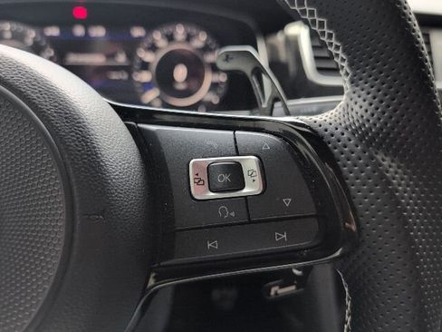 Used 2018 Volkswagen Golf R 4-Door image 19