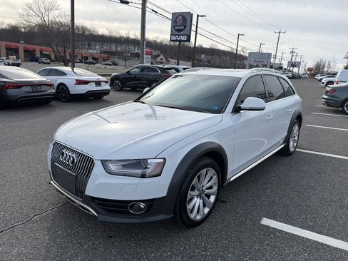 Used 2016 Audi A4 Premium Plus w/ Technology Package image 3