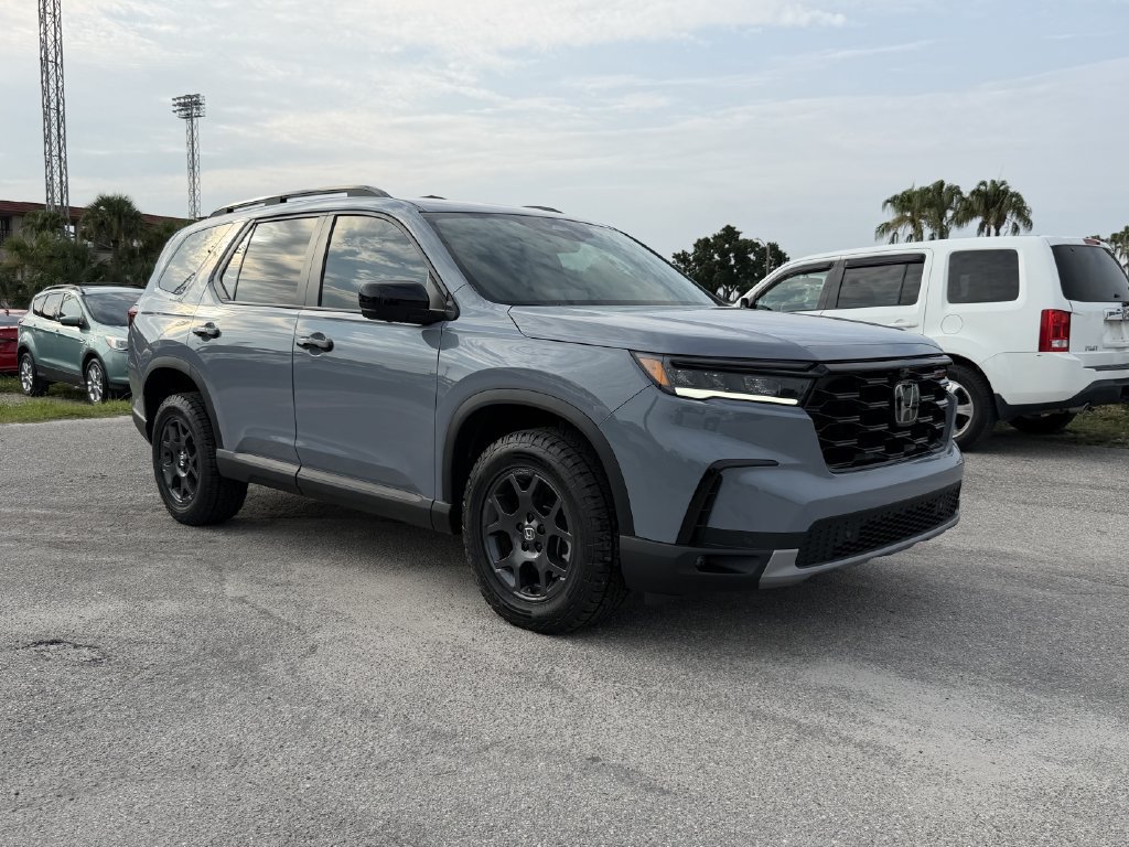 Certified 2025 Honda Pilot TrailSport image 2