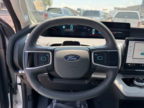 Used 2026 Ford Expedition Active AWD/4WD image 11