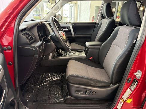 Used 2015 Toyota 4Runner SR5 AWD/4WD image 5