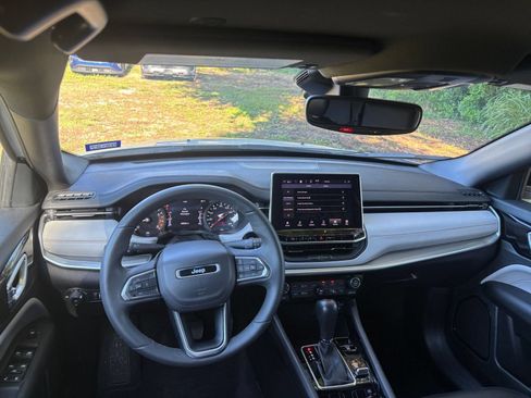 Used 2025 Jeep Compass Limited AWD/4WD image 32