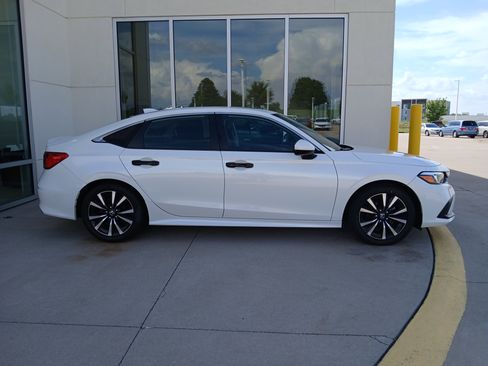 Used 2022 Honda Civic EX image 6