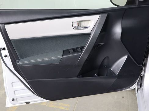 Used 2017 Toyota Corolla LE FWD image 18