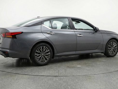 Used 2025 Nissan Altima 2.5 SV FWD image 7