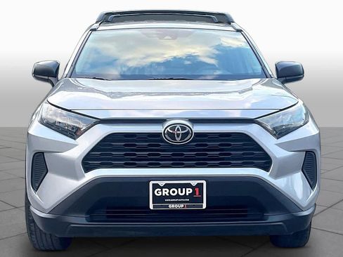 Used 2019 Toyota RAV4 LE FWD image 3