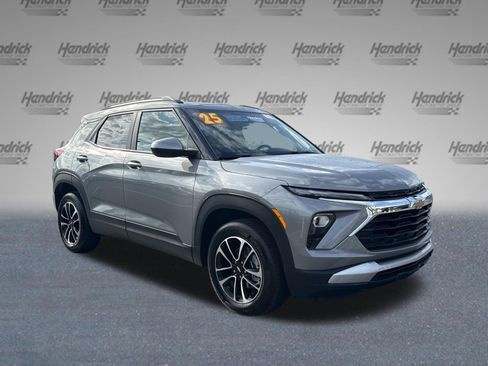 Used 2025 Chevrolet TrailBlazer LT AWD/4WD image 2