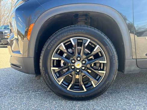 Used 2025 Chevrolet Traverse LT w/ Sun and Wheel Package AWD/4WD image 24