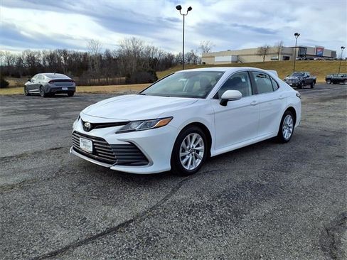 Used 2023 Toyota Camry LE image 26