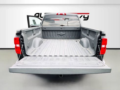 Used 2018 Chevrolet Silverado 1500 LT AWD/4WD image 26