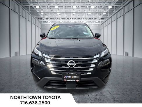 Used 2025 Nissan Rogue SV AWD/4WD image 23