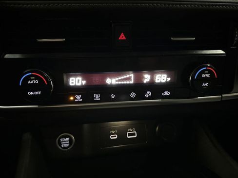 Used 2022 Nissan Rogue SV image 16