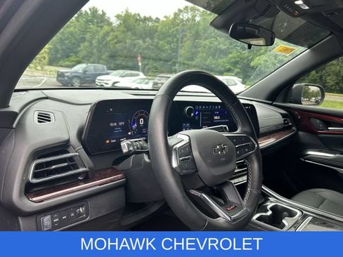 Used 2024 Chevrolet Traverse Z71 AWD/4WD image 9