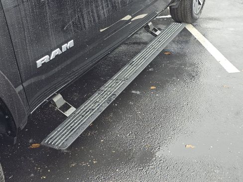 Used 2025 RAM 1500 Limited image 10