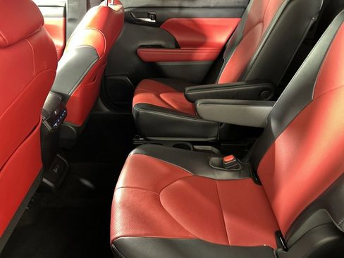 Used 2022 Toyota Highlander XSE image 24