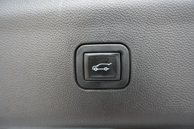 Used 2018 Buick Enclave Essence AWD/4WD image 11