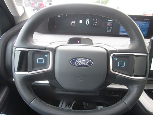 Used 2025 Ford Expedition Active RWD image 25