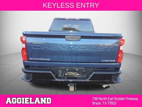 Used 2022 Chevrolet Silverado 2500 Custom w/ Custom Convenience Package AWD/4WD image 5