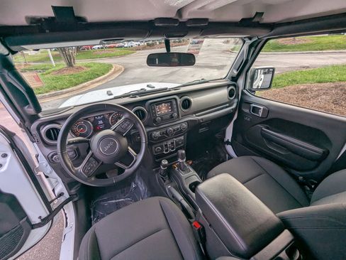 Used 2021 Jeep Gladiator Willys image 12