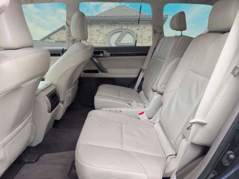 Used 2018 Lexus GX 460 image 19