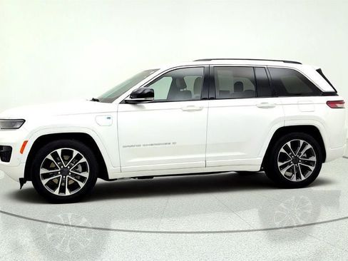 Used 2023 Jeep Grand Cherokee Overland AWD/4WD image 8