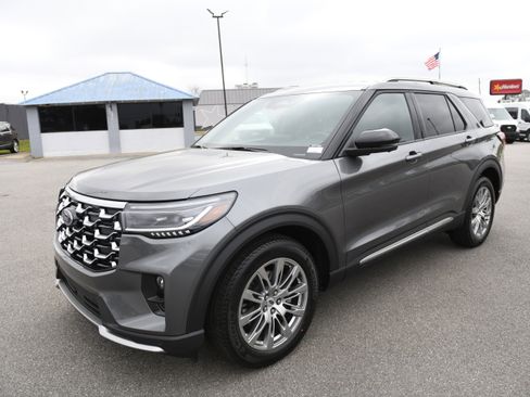 New 2026 Ford Explorer Platinum RWD image 7