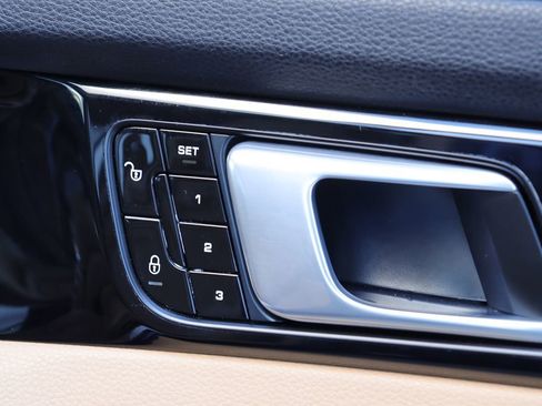 Used 2018 Porsche Panamera 4 image 48