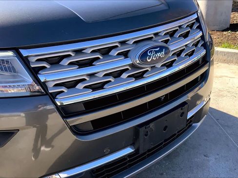 Used 2018 Ford Explorer Limited image 32