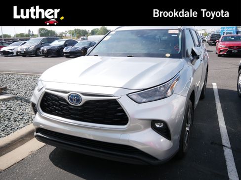 Used 2023 Toyota Highlander XLE AWD/4WD image 1