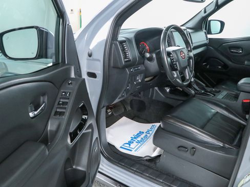 Used 2022 Nissan Frontier PRO-4X w/ Pro-4X Premium Package AWD/4WD image 3