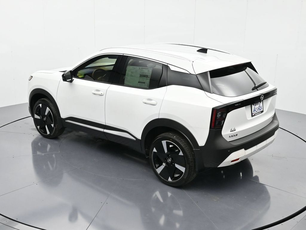 New 2026 Nissan Kicks SR FWD image 32