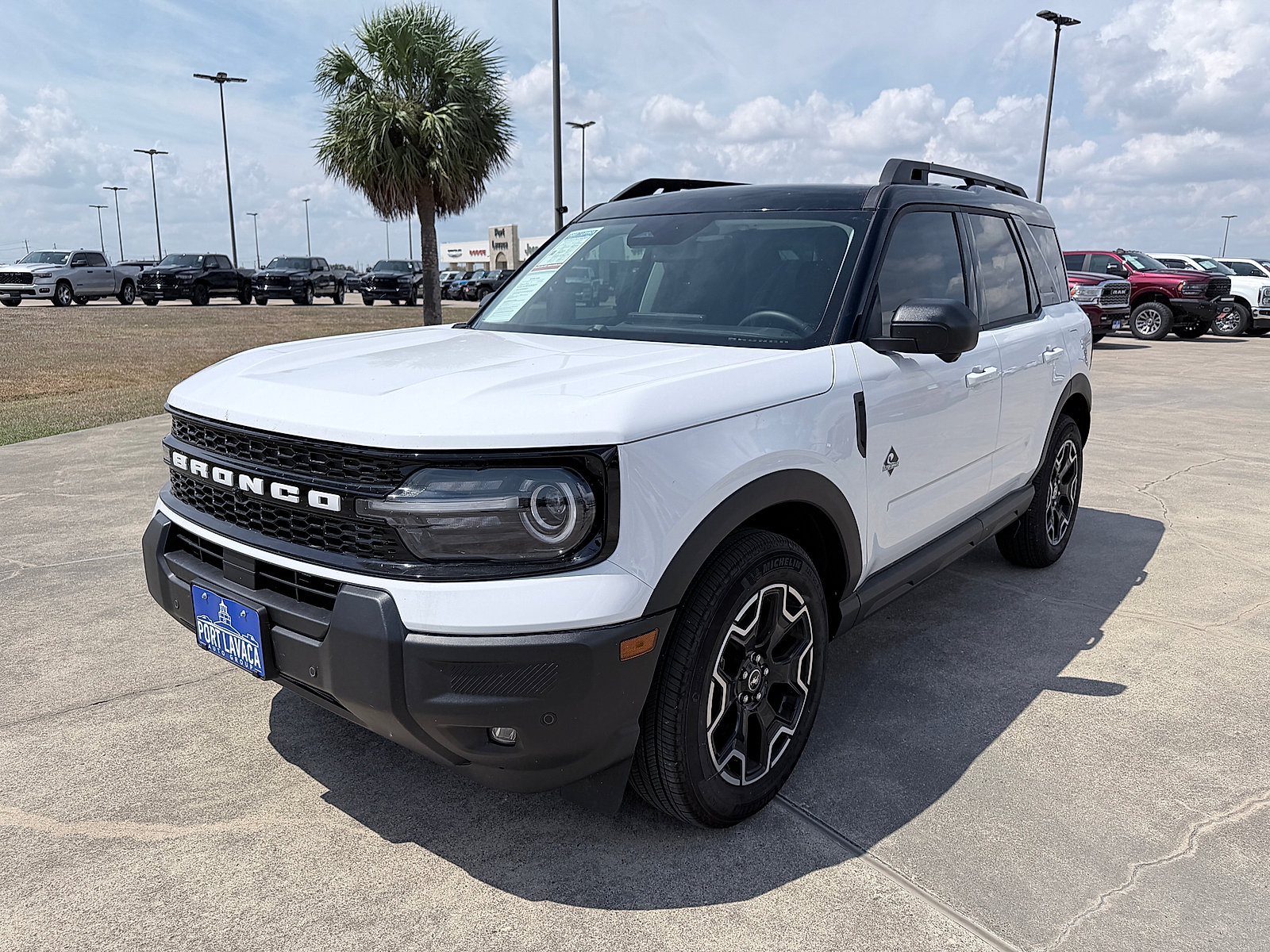 Used 2025 Ford Bronco Sport Outer Banks w/ Outer Banks Tech Package+ AWD/4WD image 3