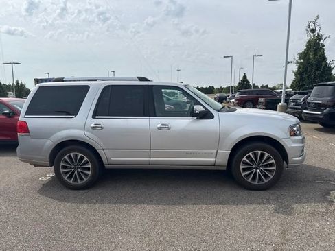 Used 2015 Lincoln Navigator 4WD image 4