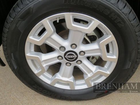 Used 2023 Nissan Titan SV w/ SV Convenience Package image 10