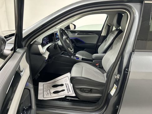 Certified 2026 Volkswagen Tiguan SE AWD/4WD image 9