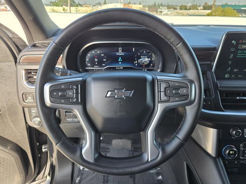 Used 2024 Chevrolet Suburban Z71 w/ Luxury Package image 18