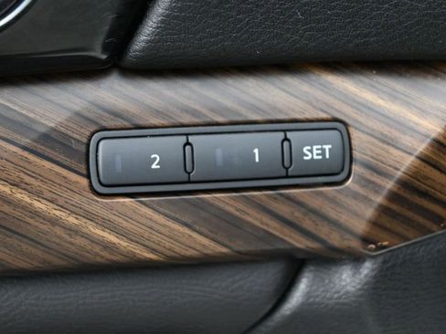 Used 2017 Nissan Maxima Platinum FWD image 4