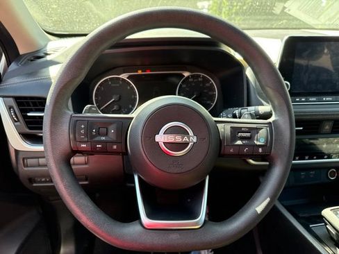 Used 2024 Nissan Rogue SV AWD/4WD image 7