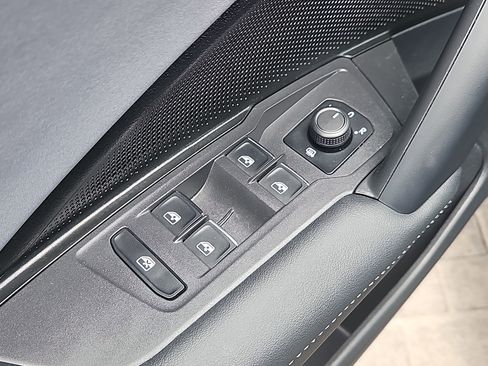 Certified 2026 Volkswagen Tiguan SE AWD/4WD image 19