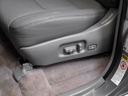 Used 2006 Toyota Land Cruiser image 30