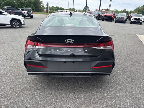 Used 2025 Hyundai Elantra Sport FWD image 7