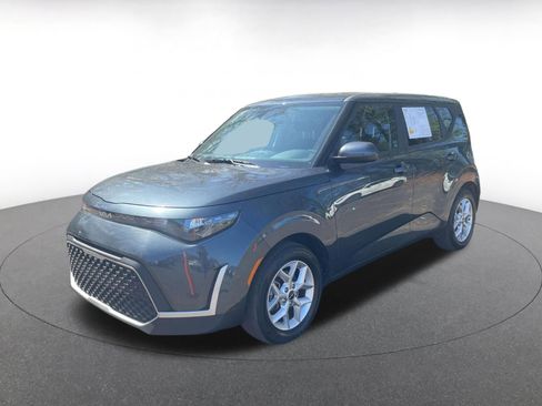 Used 2025 Kia Soul LX w/ LX Technology Package image 11