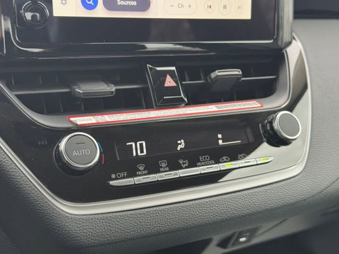 Used 2025 Toyota Corolla LE image 19