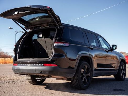 Used 2023 Jeep Grand Cherokee L Laredo image 9