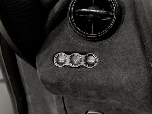 Used 2024 McLaren 750S image 36