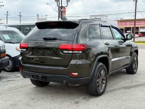 Used 2017 Jeep Grand Cherokee Laredo AWD/4WD image 4