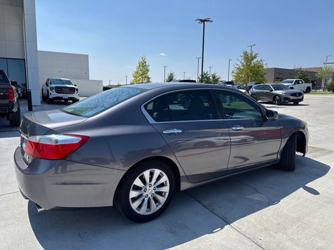 Used 2014 Honda Accord EX image 2